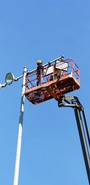 Licensed electrical service for homes in lighting installation,  by 