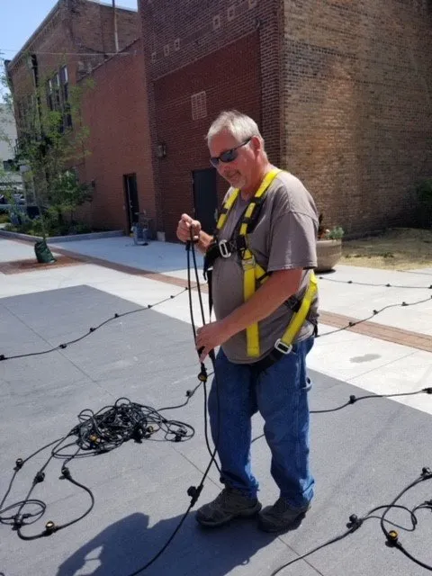 Reliable electrician providing circuit breaker repair in , 