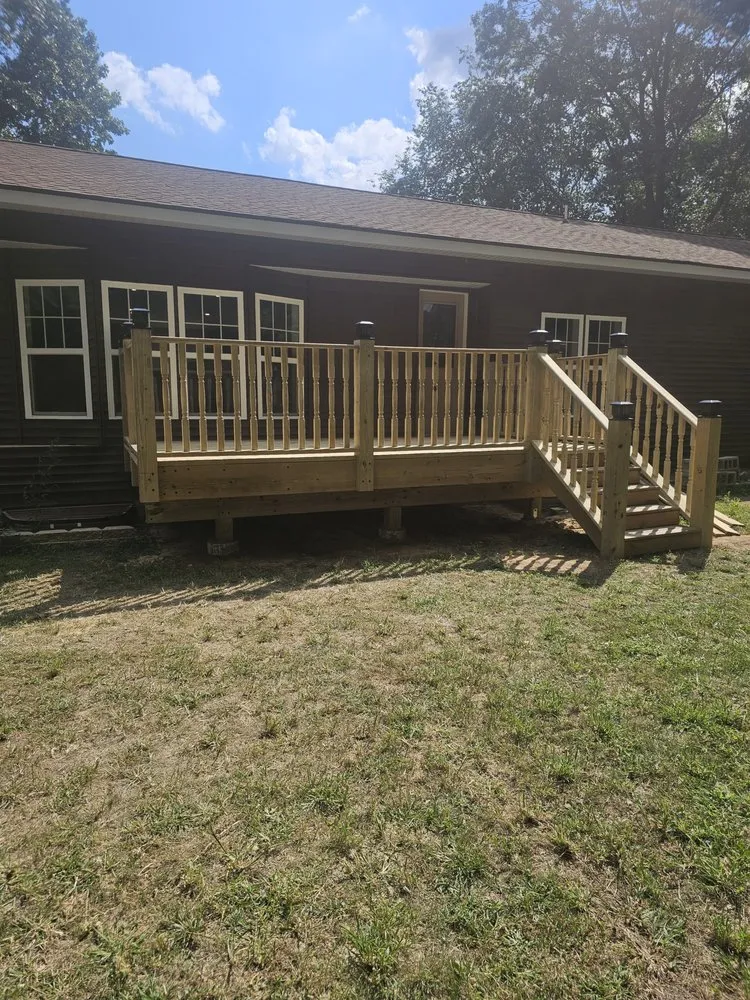 Licensed electrician providing circuit breaker repair in , 