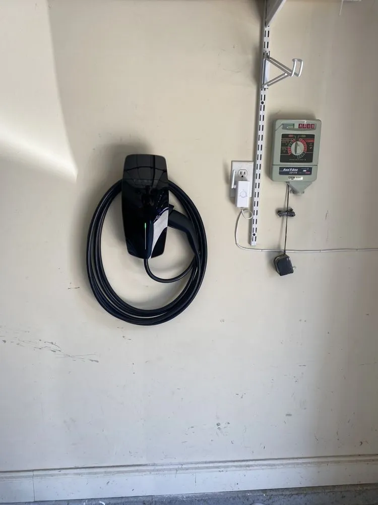 Certified electrical service for homes in lighting installation,  by 