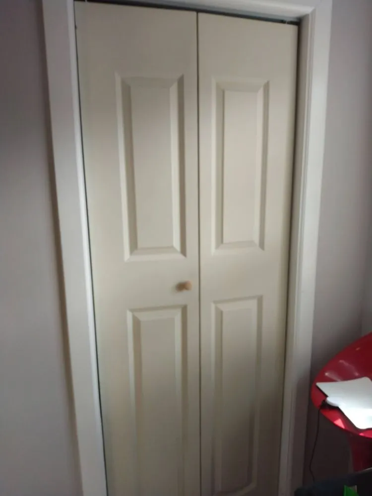 Affordable electrician providing electrical repair in , 