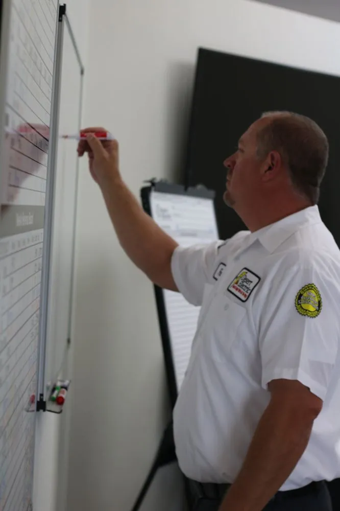 Certified electrician providing circuit breaker repair in , 