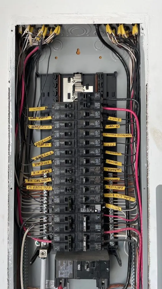 Professional circuit breaker repair in Colfax, IN by HOMElectric