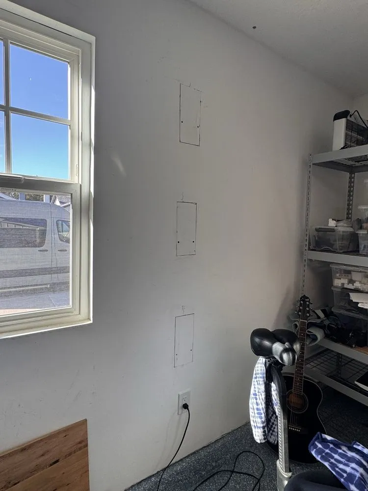 Emergency electrician providing lighting installation in , 