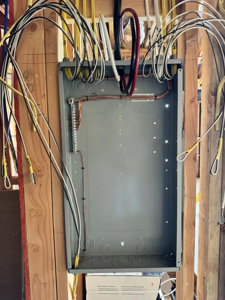 Affordable electrician providing circuit breaker repair in , 