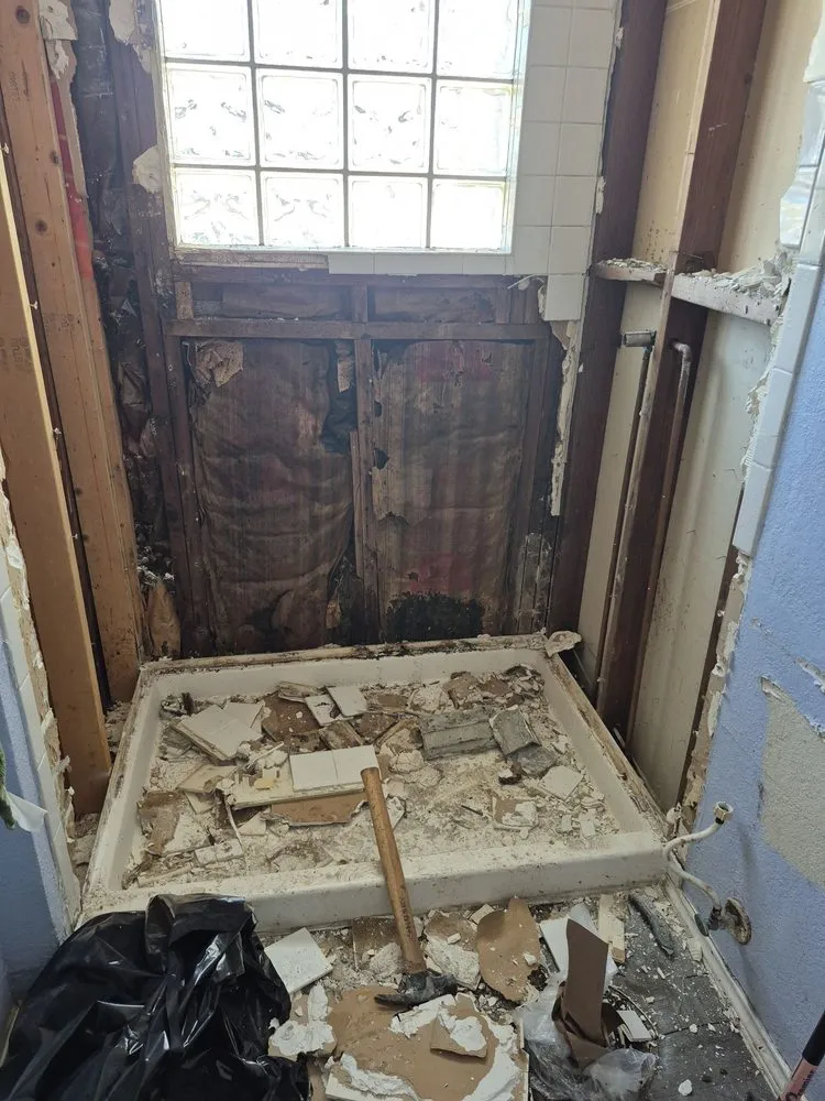 Reliable electrician providing electrical repair in , 