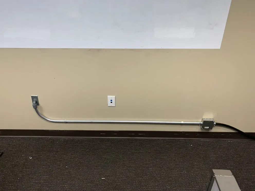 Licensed electrical service for homes in wiring installation, by