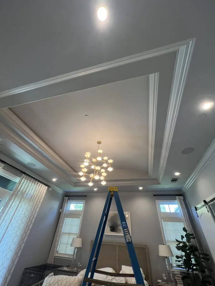 Licensed electrician providing emergency electrical service in , 