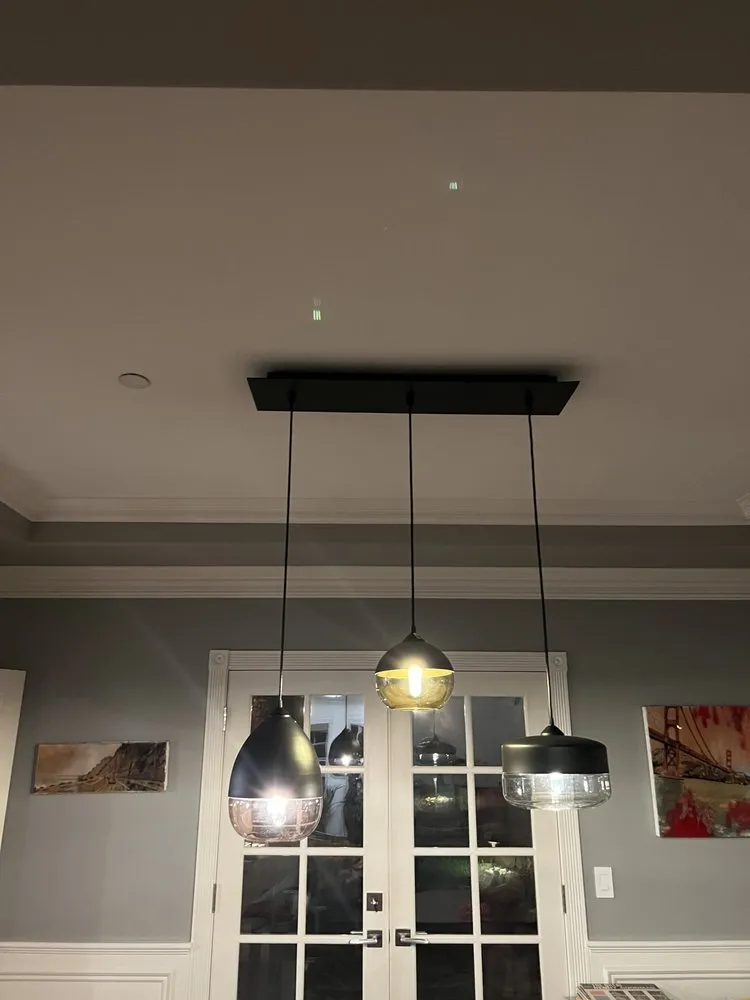 Affordable electrician providing electrical repair in , 