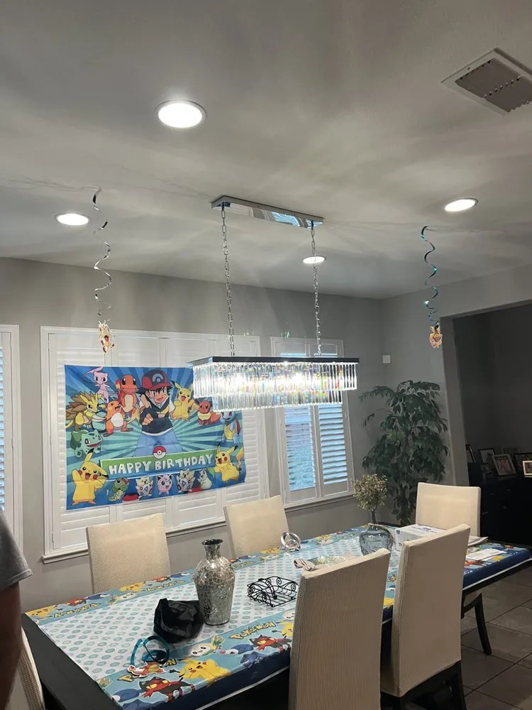 Expert electrician providing electrical repair in , 