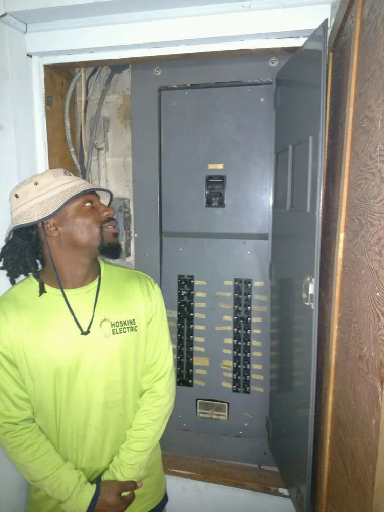 Licensed electrician providing emergency electrical service in , 