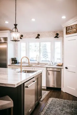 Hostetler Construction Logo