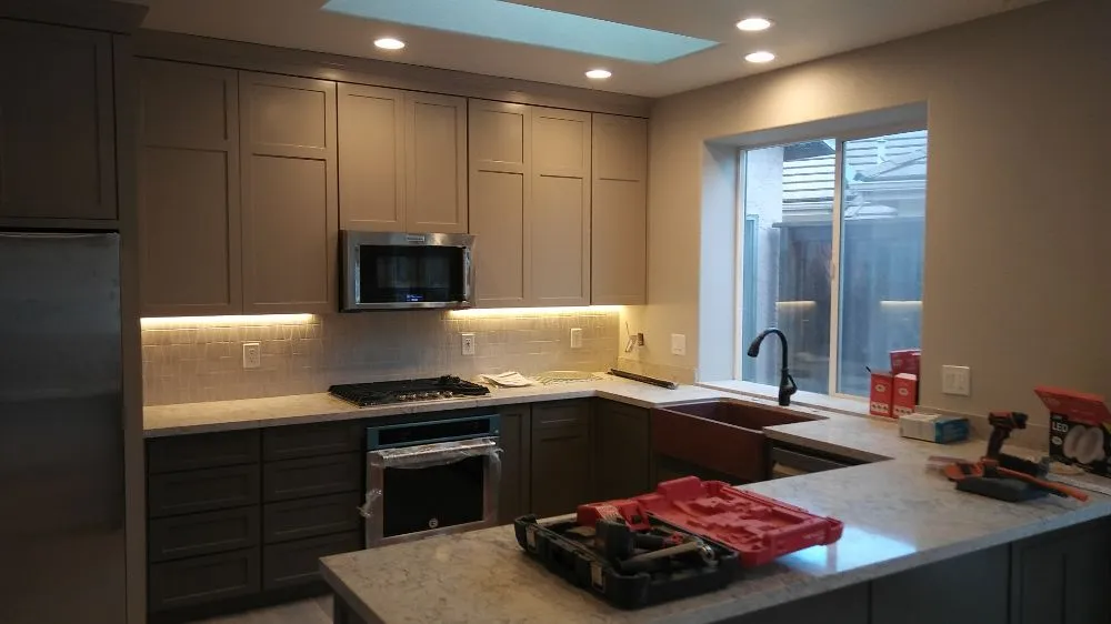 Slide of Hot Leg Electric