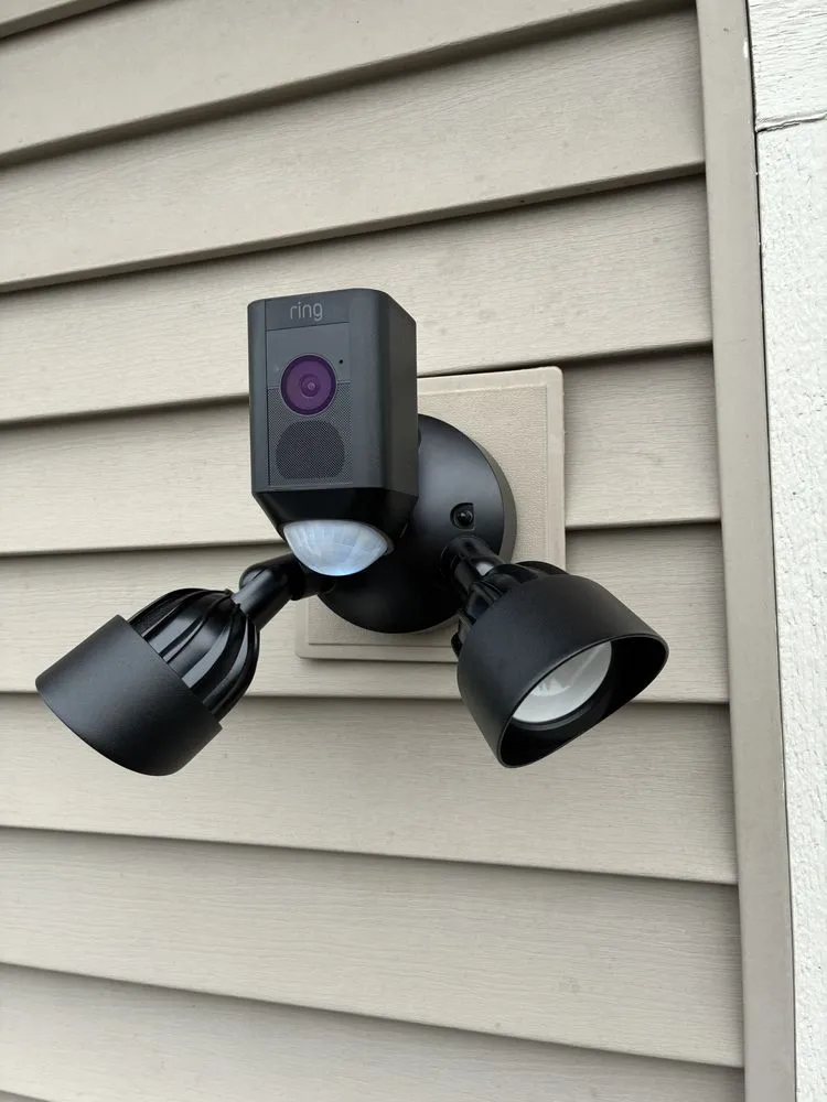 Certified electrician providing emergency electrical service in , 