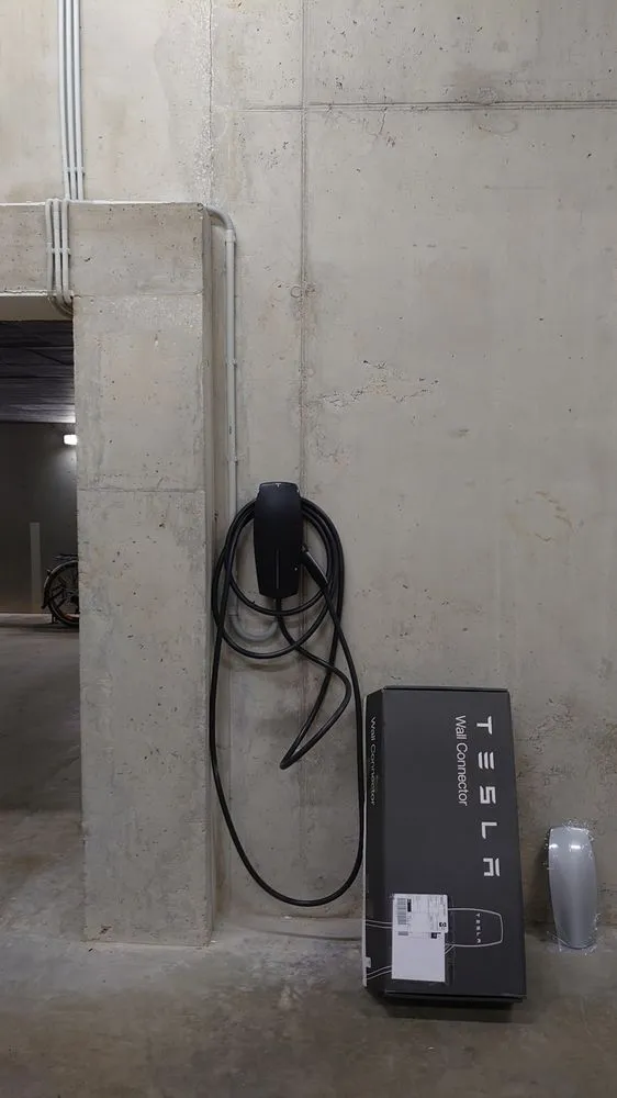 Affordable outlet and switch repair in San Fernando Valley, CA by House Electrical