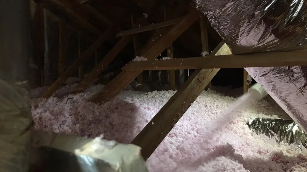 Emergency electrician providing emergency electrical service in , 