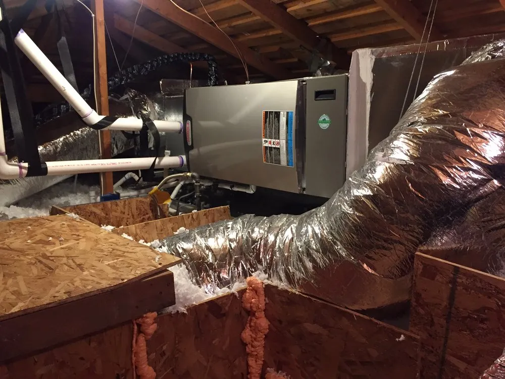 Expert electrician providing emergency electrical service in ,