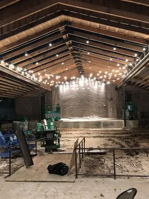 Huggins Electric Logo