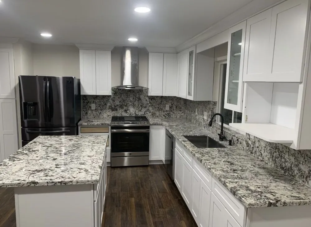 Licensed electrician providing electrical repair in Pacoima, CA - Hugo Handyman