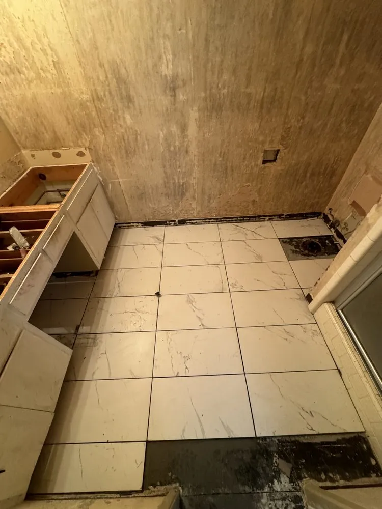Expert electrician providing emergency electrical service in Pacoima, CA - Hugo Handyman