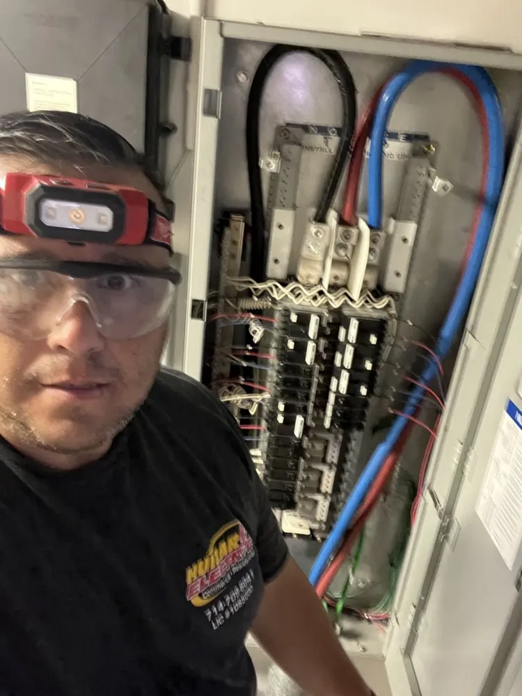 Slide of Huizar Electric