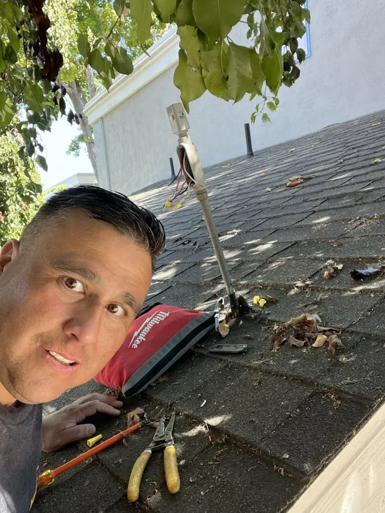 Slide of Huizar Electric