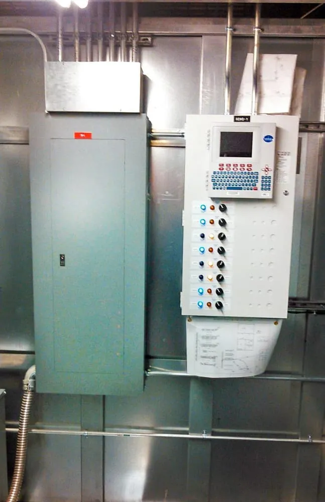 Licensed electrician providing circuit breaker repair in Orange County, CA - Hull Electric