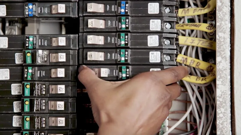 Slide of Hunt Electrical Services