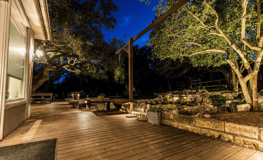 Emergency electrician providing wiring installation in , 