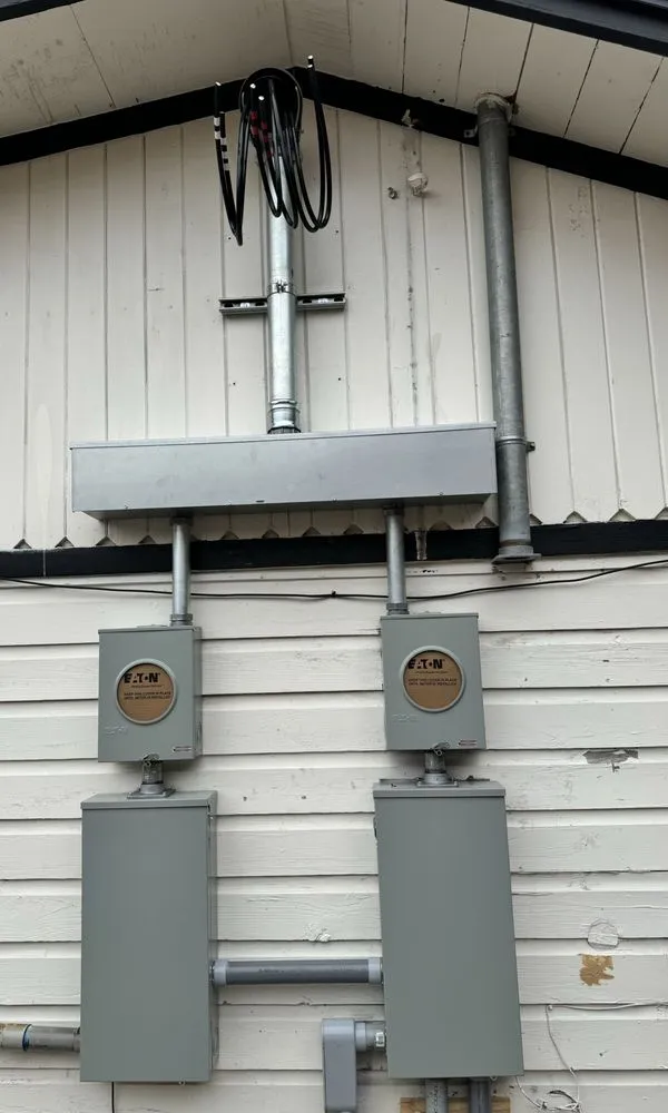 Expert electrical service for homes in emergency electrical service, by