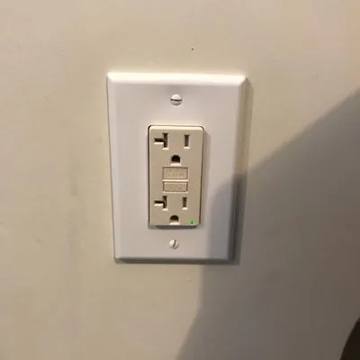 Hunts Point Master Electrician Logo