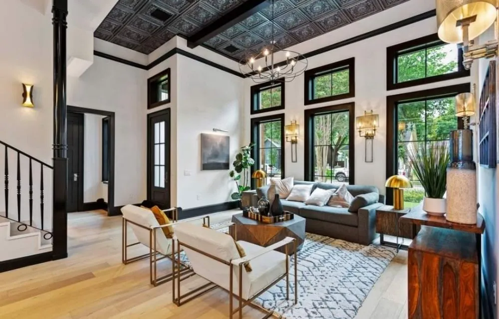 Slide of Huracan Restoration LLC