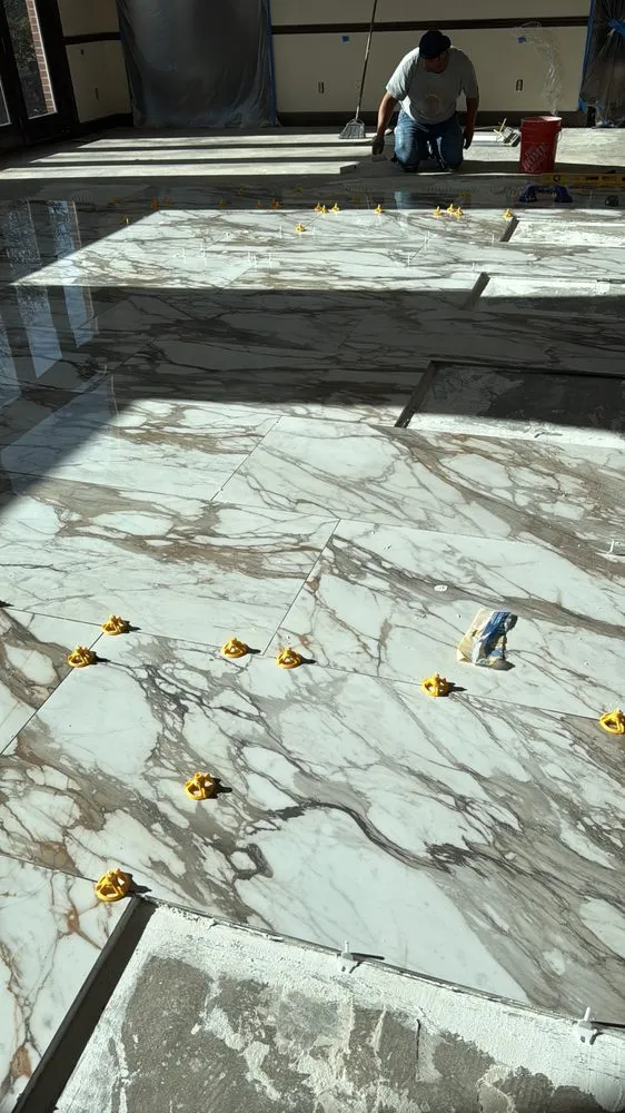 Affordable electrician providing emergency electrical service in , 