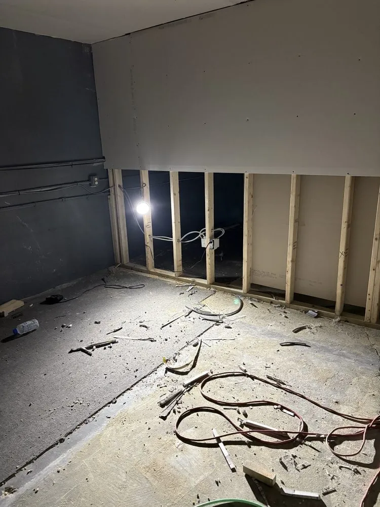 Slide of Hustleup Electric