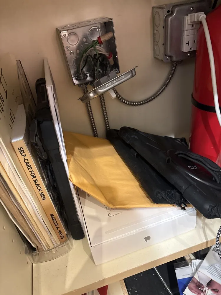 Slide of Hustleup Electric