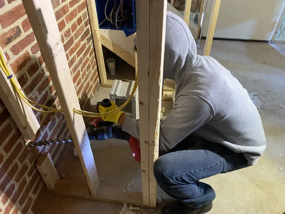 Trusted electrician providing electrical repair in , 