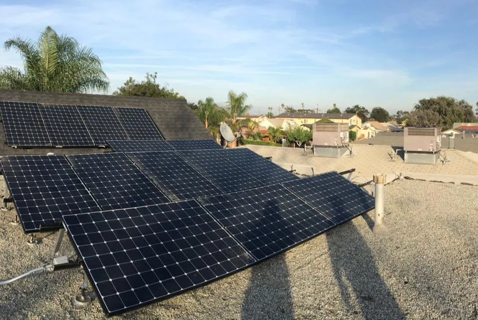 Emergency electrician providing electrical repair in , 