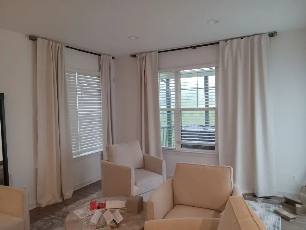 Affordable electrician providing electrical repair in ,