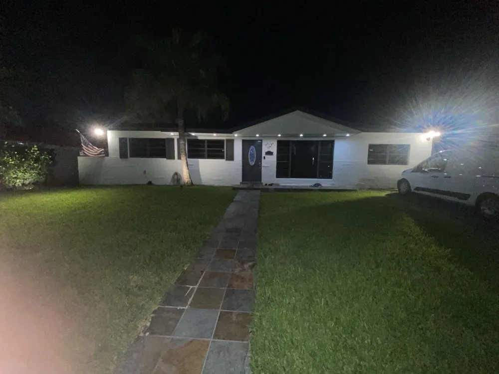 Professional electrician providing electrical repair in , 