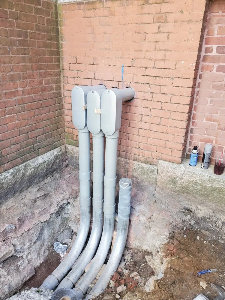 Trusted electrician providing circuit breaker repair in , 