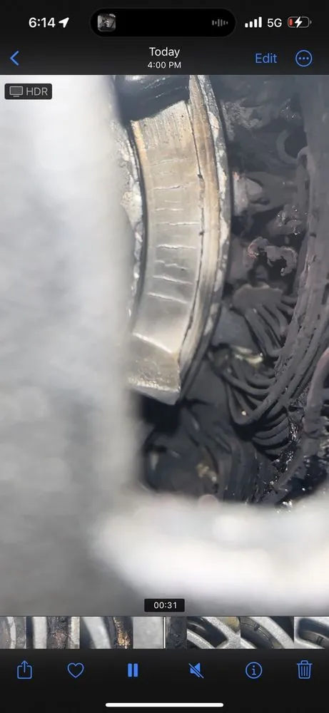 Emergency electrician providing electrical repair in , 