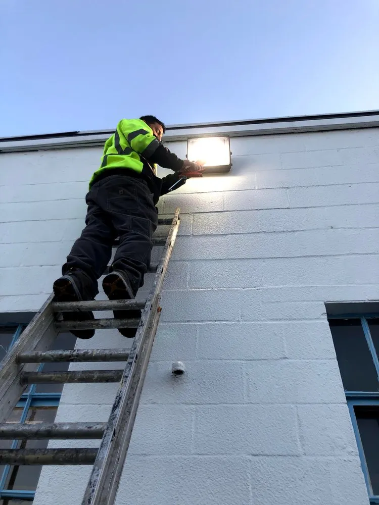 Licensed lighting installation service in MONTGOMRY VLG, MD - I&F ELECTRICIAN CONTRACTOR