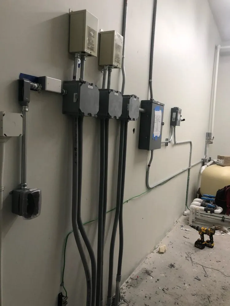 Affordable electrician providing emergency electrical service in MONTGOMRY VLG, MD - I&F ELECTRICIAN CONTRACTOR