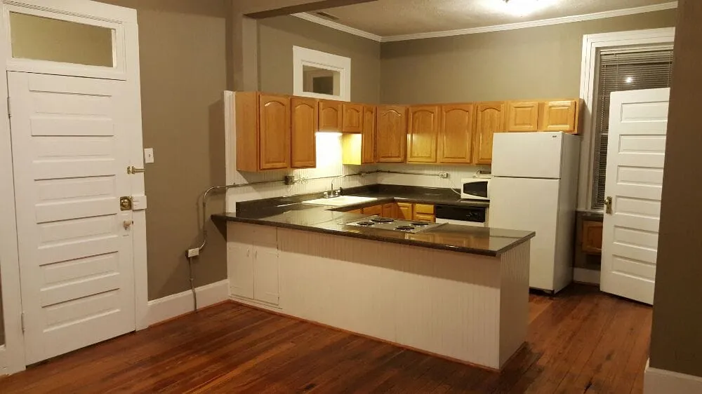 Expert electrician providing circuit breaker repair in Woodbury, GA - iFixit Handyman Services