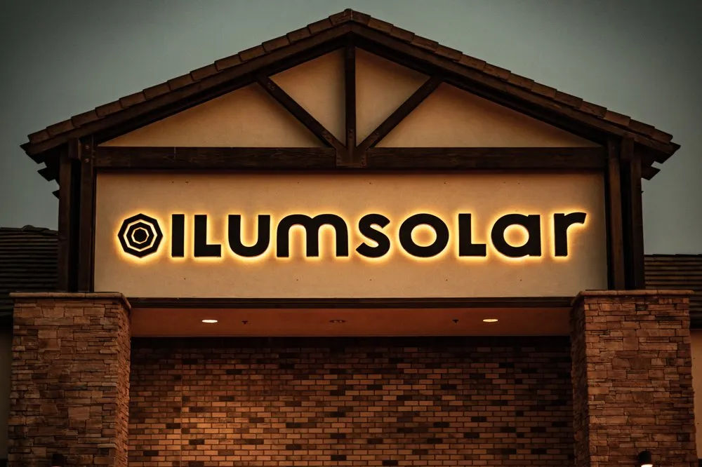 Slide of Ilum Solar