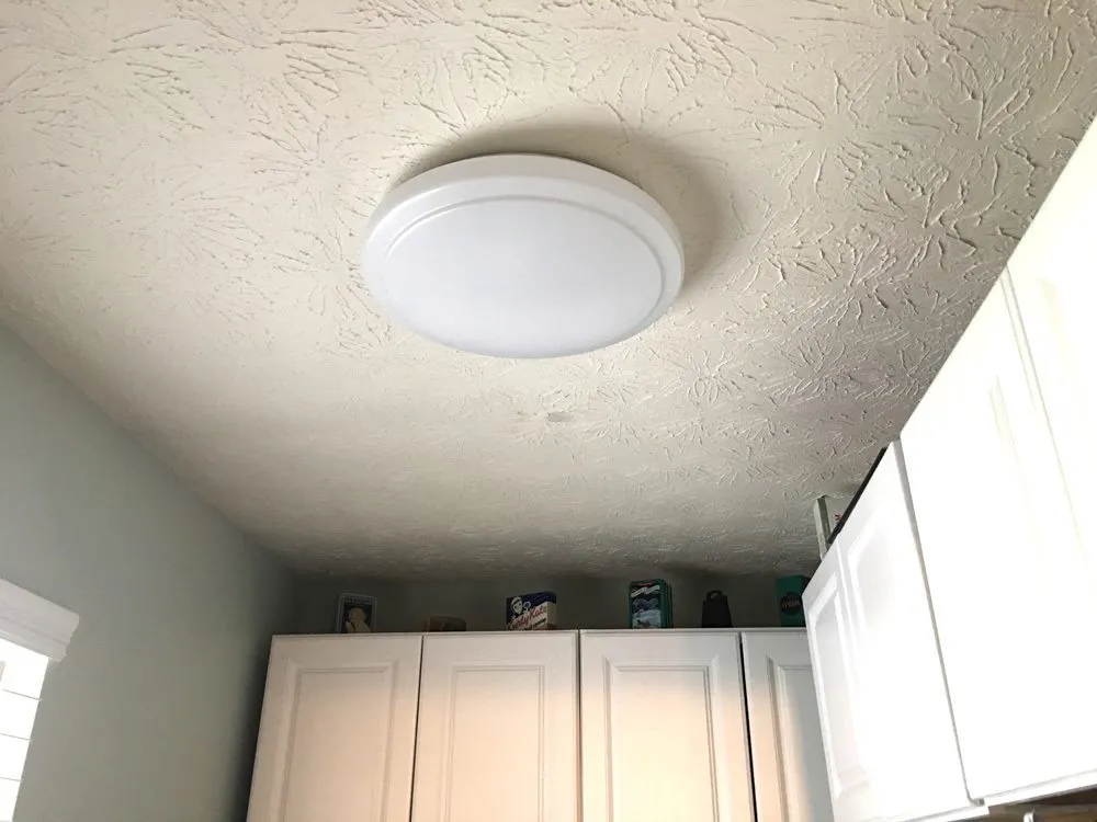 Expert electrician providing emergency electrical service in , 