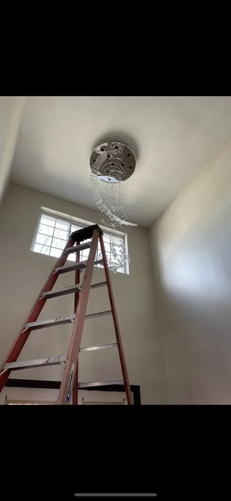 Affordable electrician providing electrical repair in , 