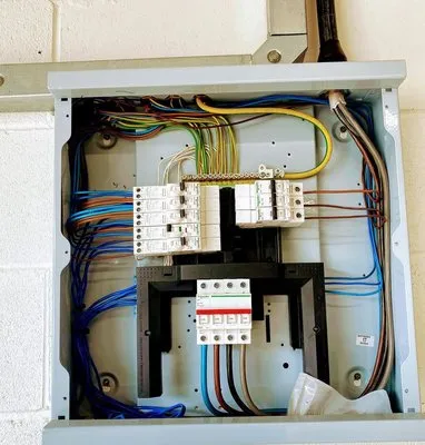 Immerse Master Electrician Logo