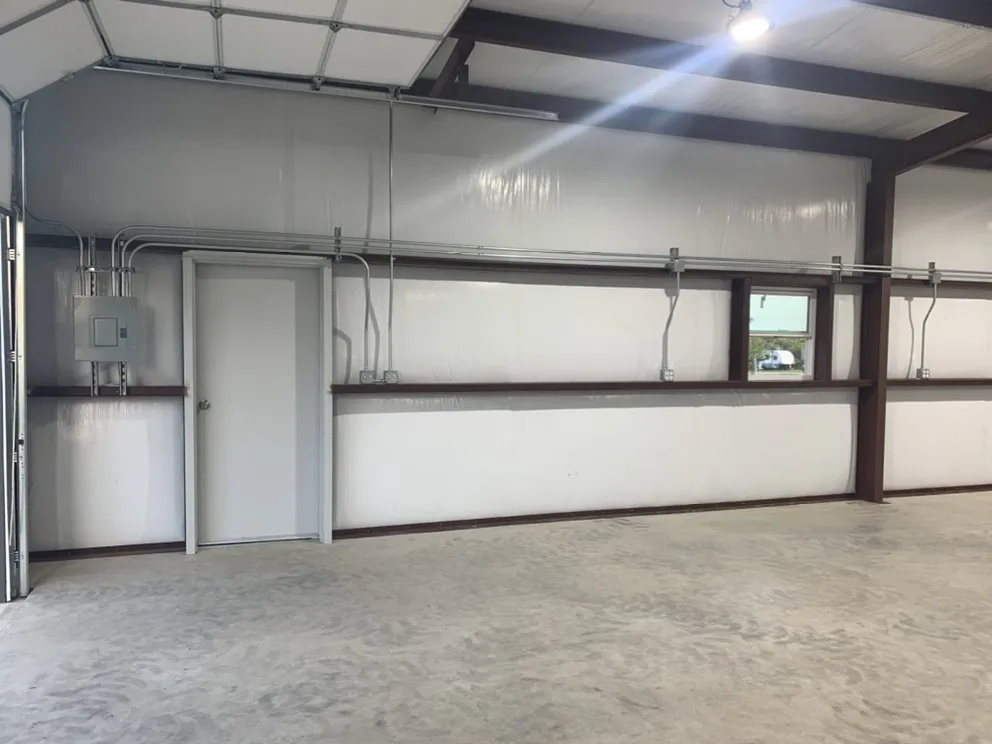 Emergency electrician providing circuit breaker repair in ,