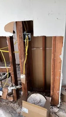 In & Out Electrical Logo